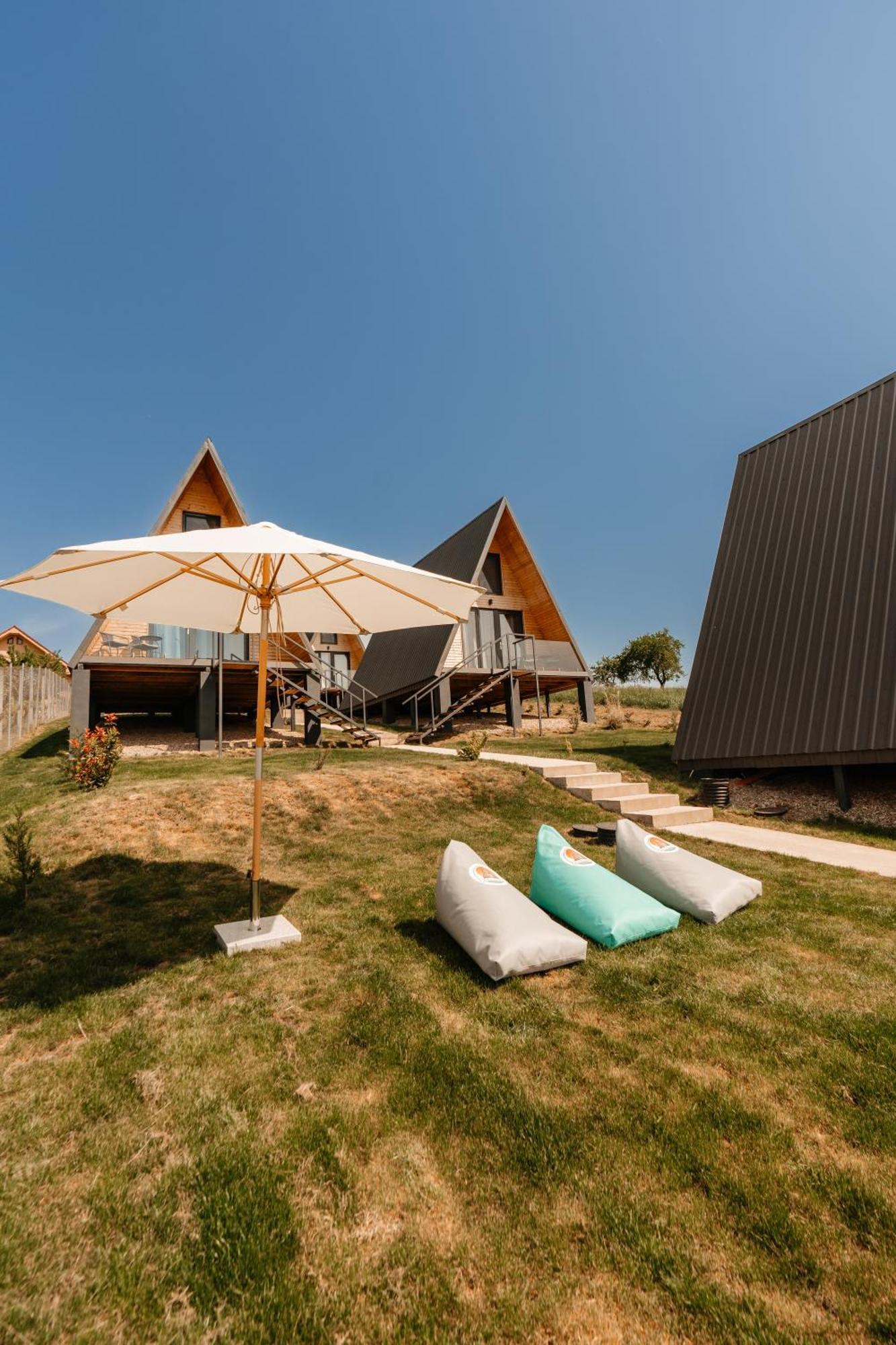 Cavo Village- Cabins Rental Baile 1 Mai Rontau Eksteriør bilde